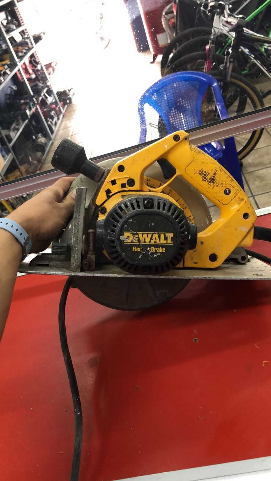 DeWalt dw384