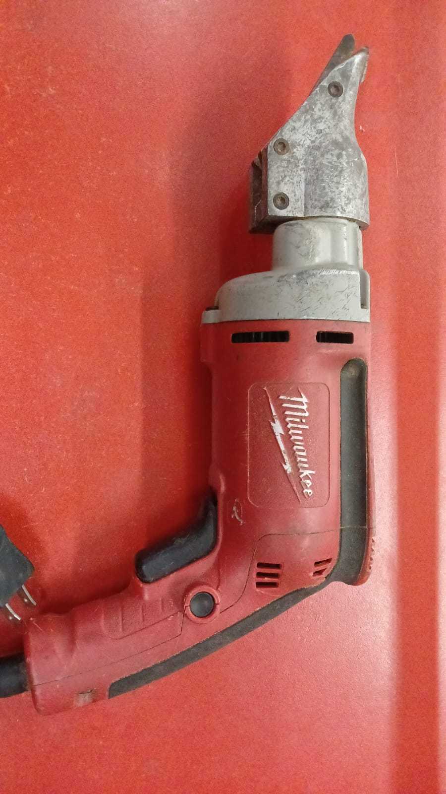 Milwaukee 6852 20