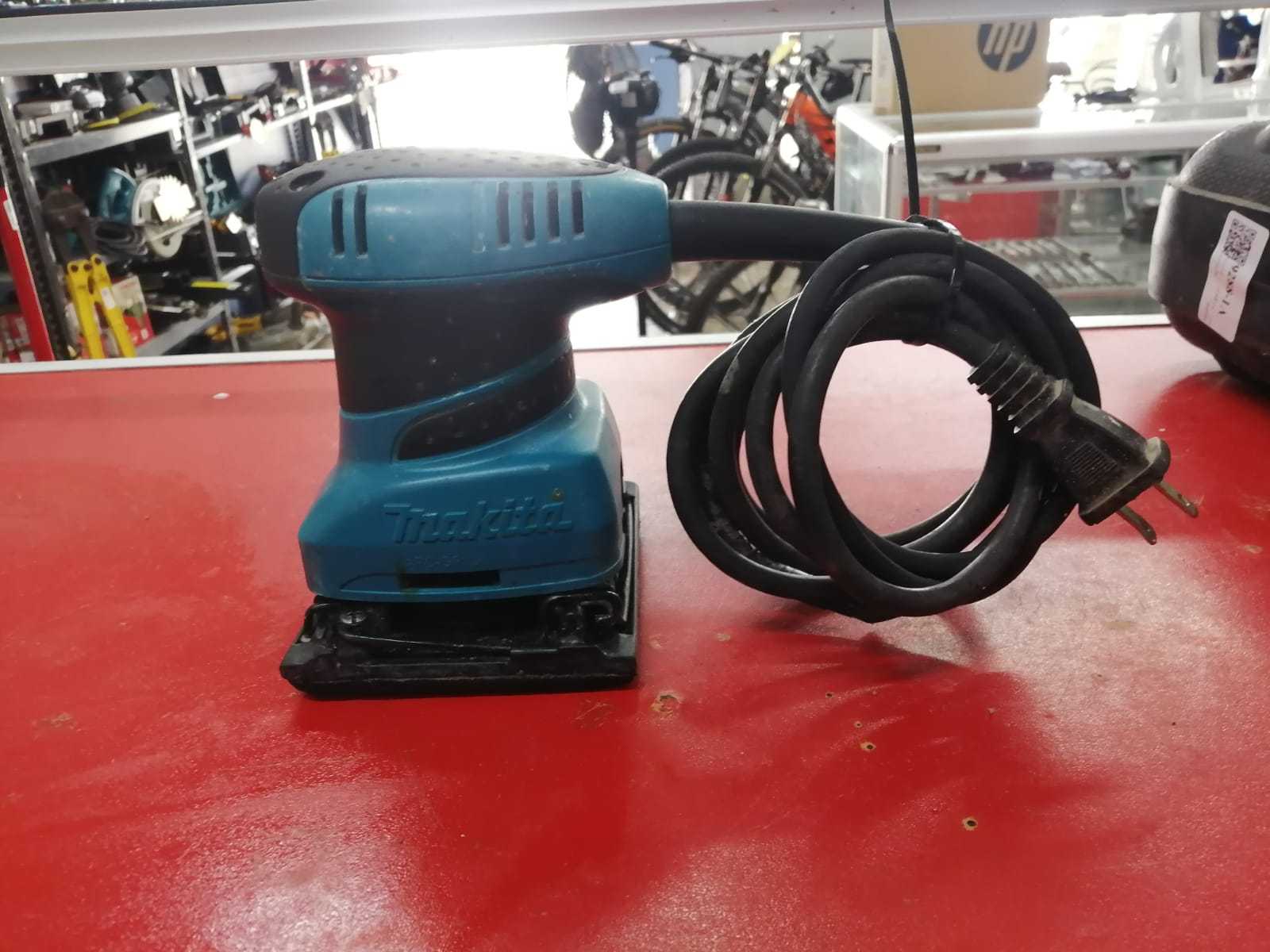 Makita BO4556