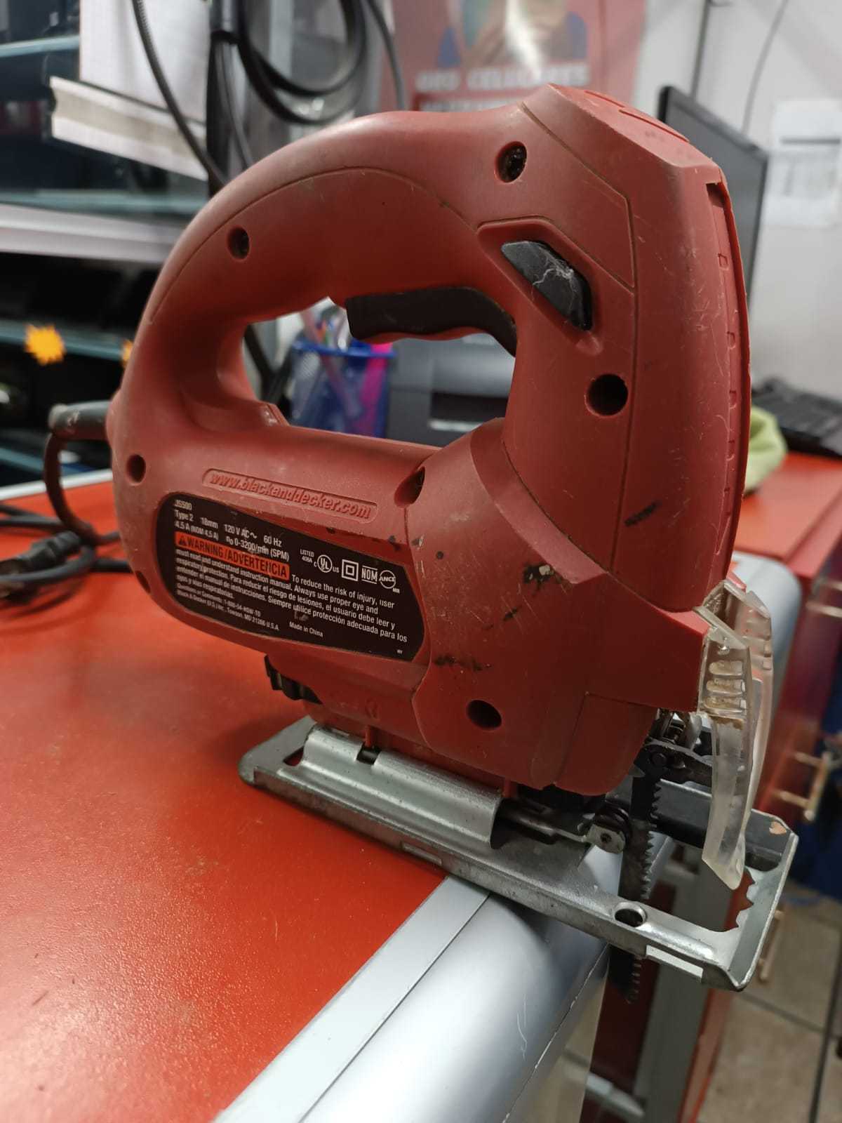 Black and decker js500
