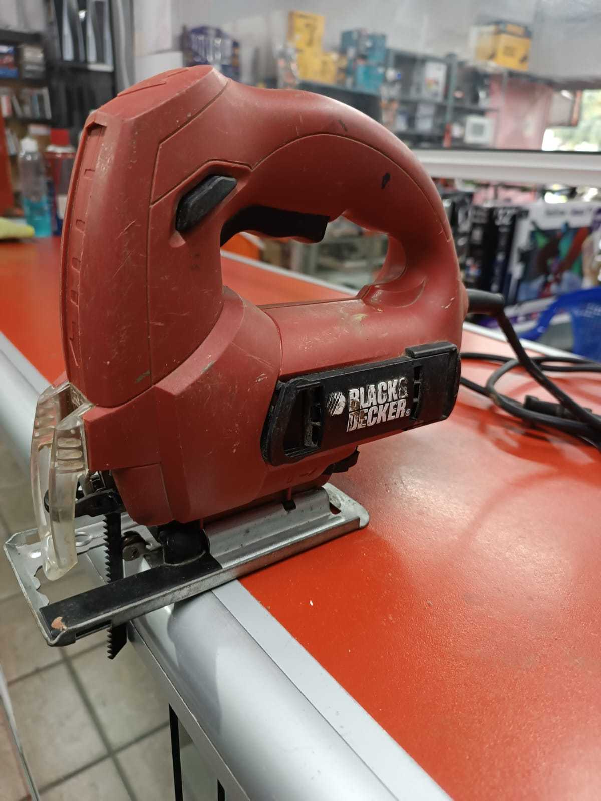 Black and decker js500