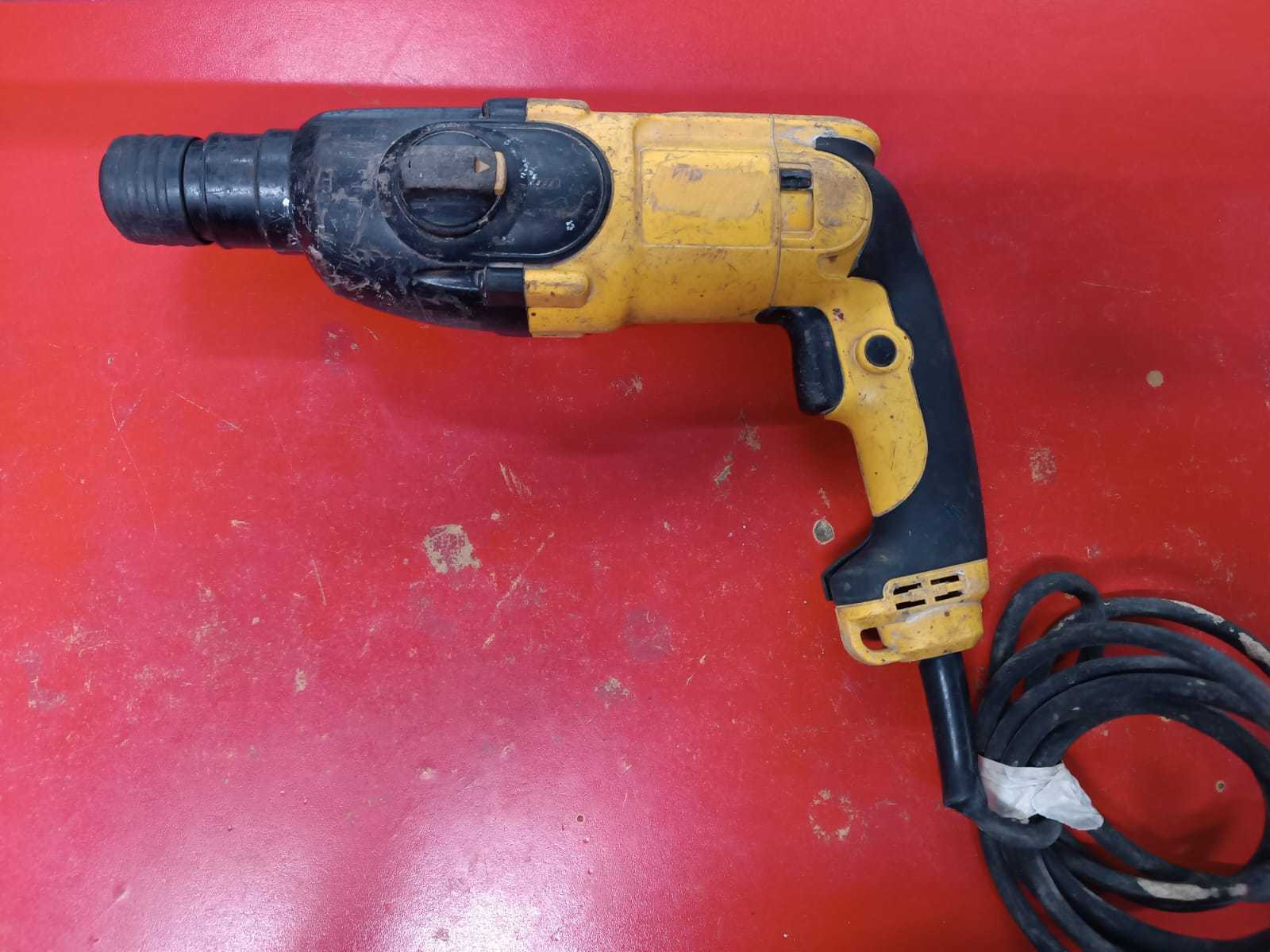 DeWalt D25013B3