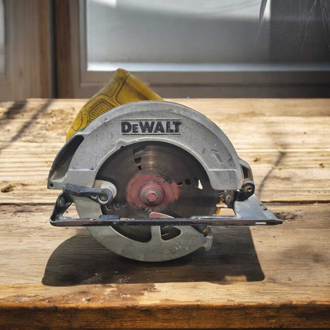 DeWalt dwe560