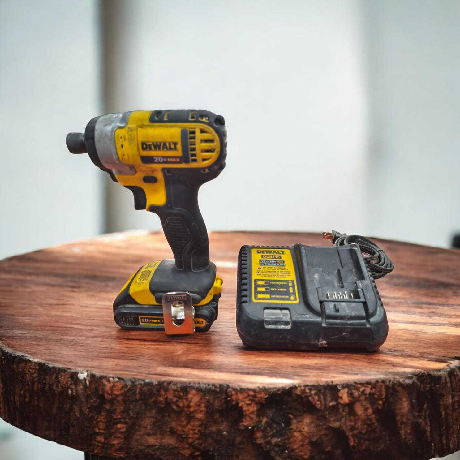 DeWalt DCF885