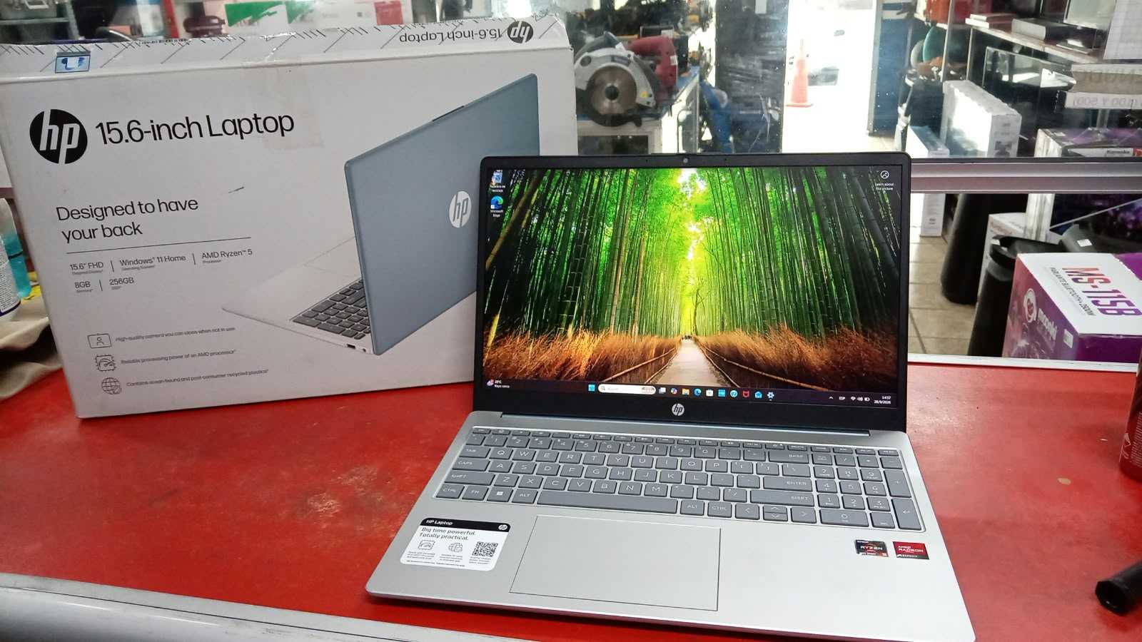 HP amd ryzen 5 7520u